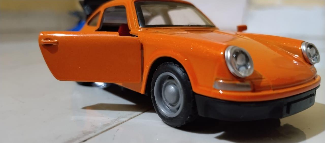 Diecast Metal Porsche 911 Knock off - 1:36 scale