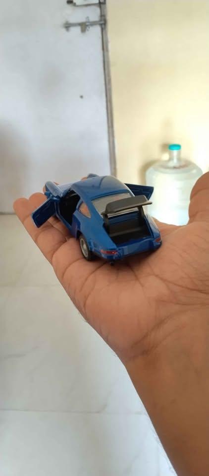 Diecast Metal Porsche 911 Knock off - 1:36 scale