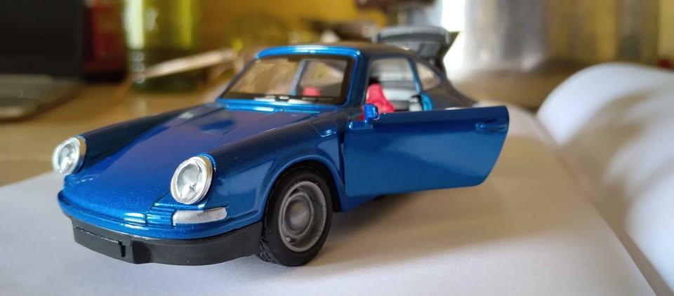 Diecast Metal Porsche 911 Knock off - 1:36 scale